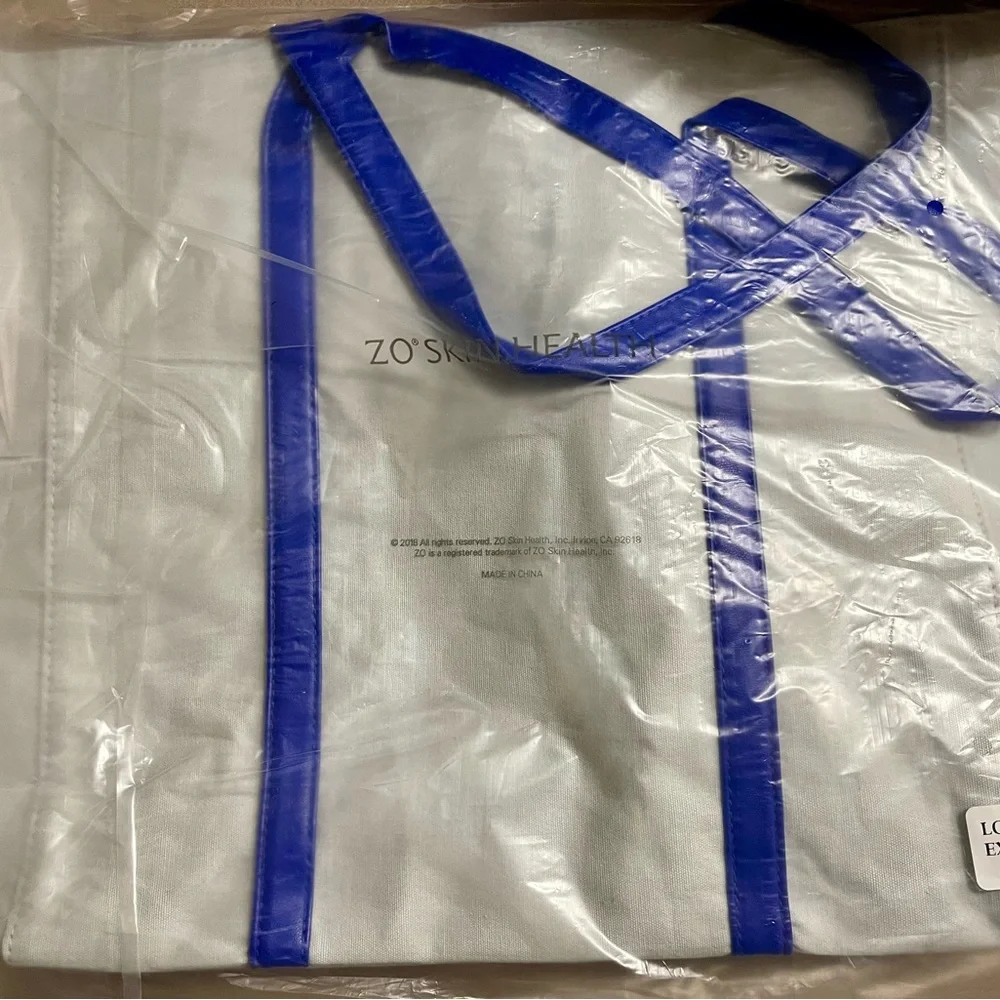 Sold ZO Skin Health-Sunscreen + Primer Broad-Spectrum
SPF 30 +ZO Tote Bag - Picture 6 of 7
